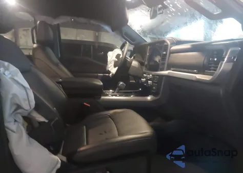 2025 Ford F-150 Lariat из США, поврежденный, VIN 1FTFW5L52SFA89129